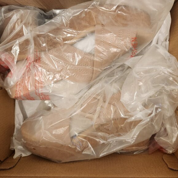 Clarks Leather "Nerisa West" Sand Nubuck Sandals. NIB. Size 5 - Picture 9 of 10